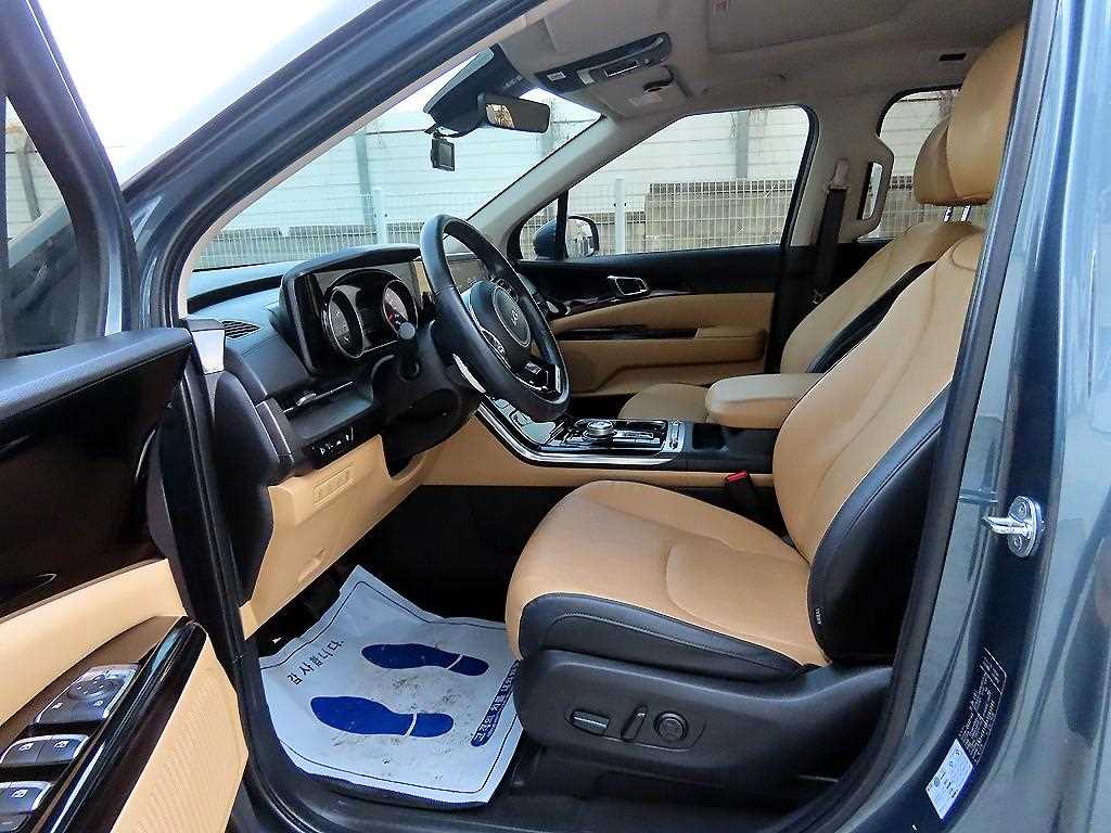 KIA Carnival - Vista 5