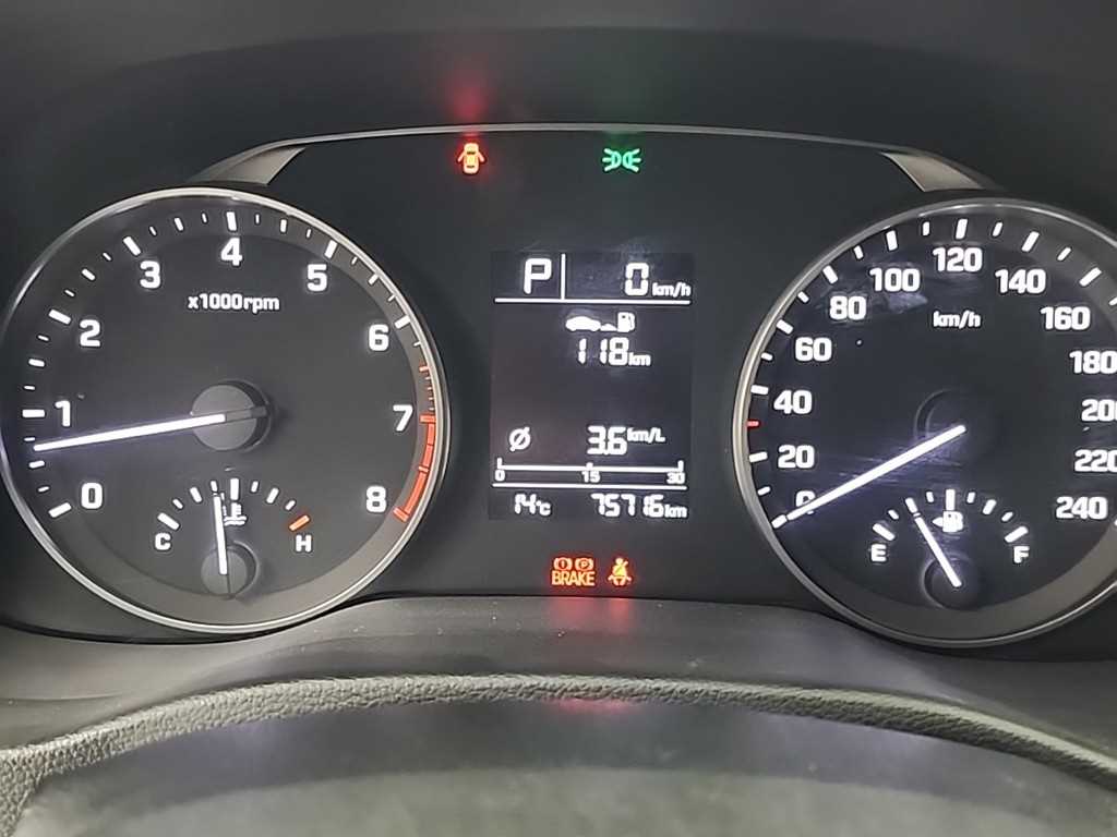 HYUNDAI Avante - Vista 6