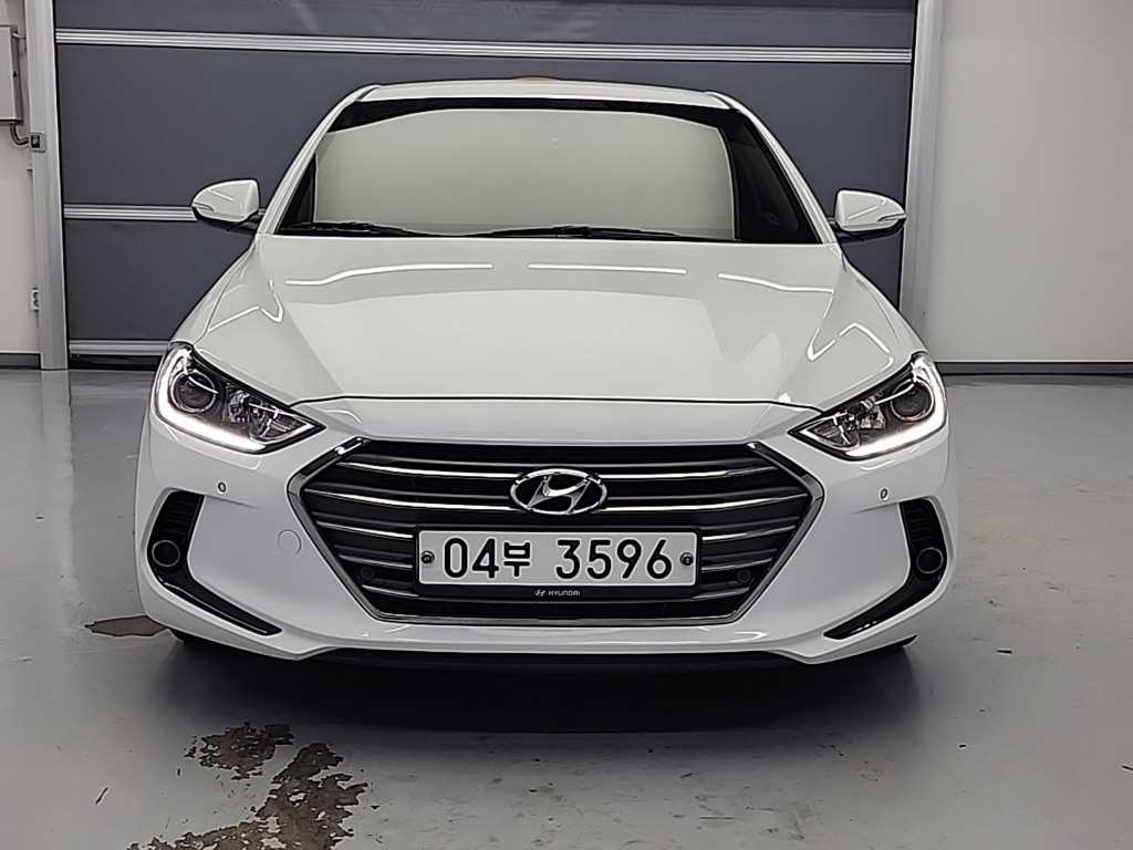 HYUNDAI Avante - Vista 2