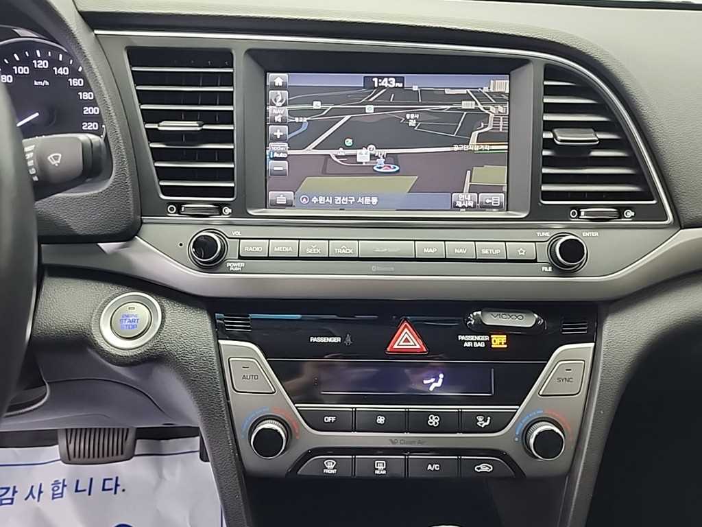 HYUNDAI Avante - Vista 10