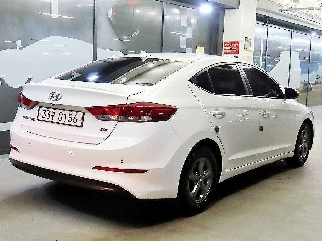 HYUNDAI Avante - Vista 4