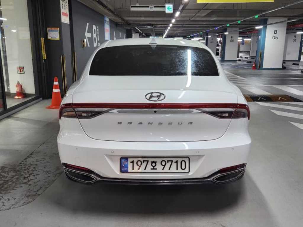 HYUNDAI Grandeur - Vista 5