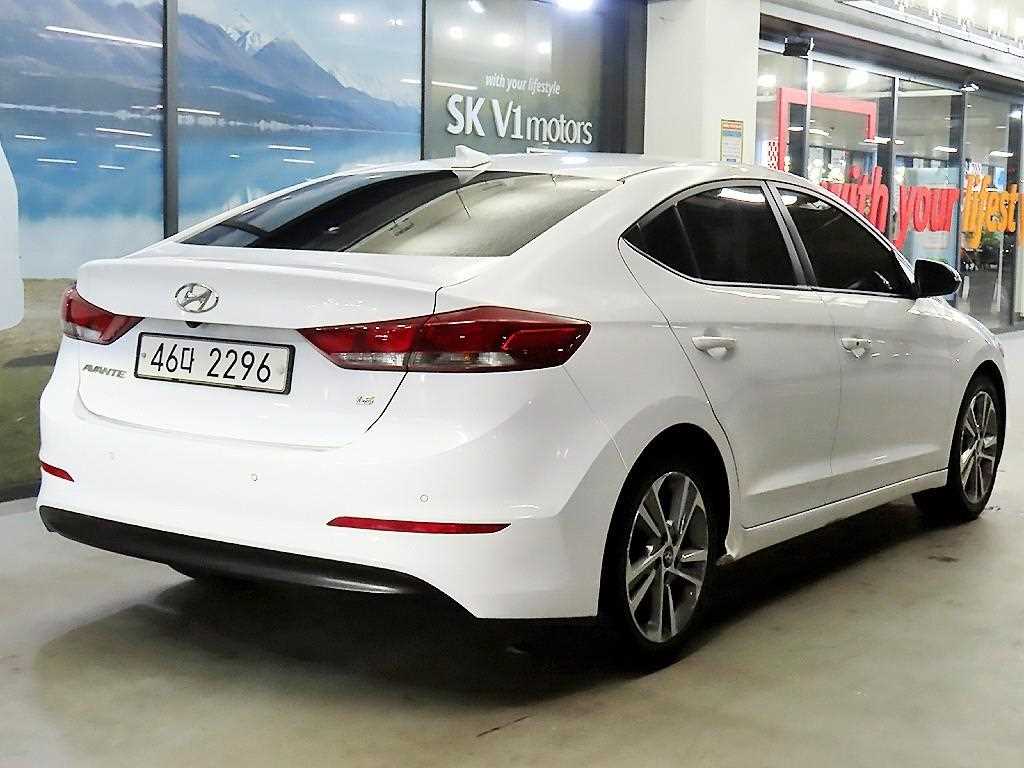 HYUNDAI Avante - Vista 4