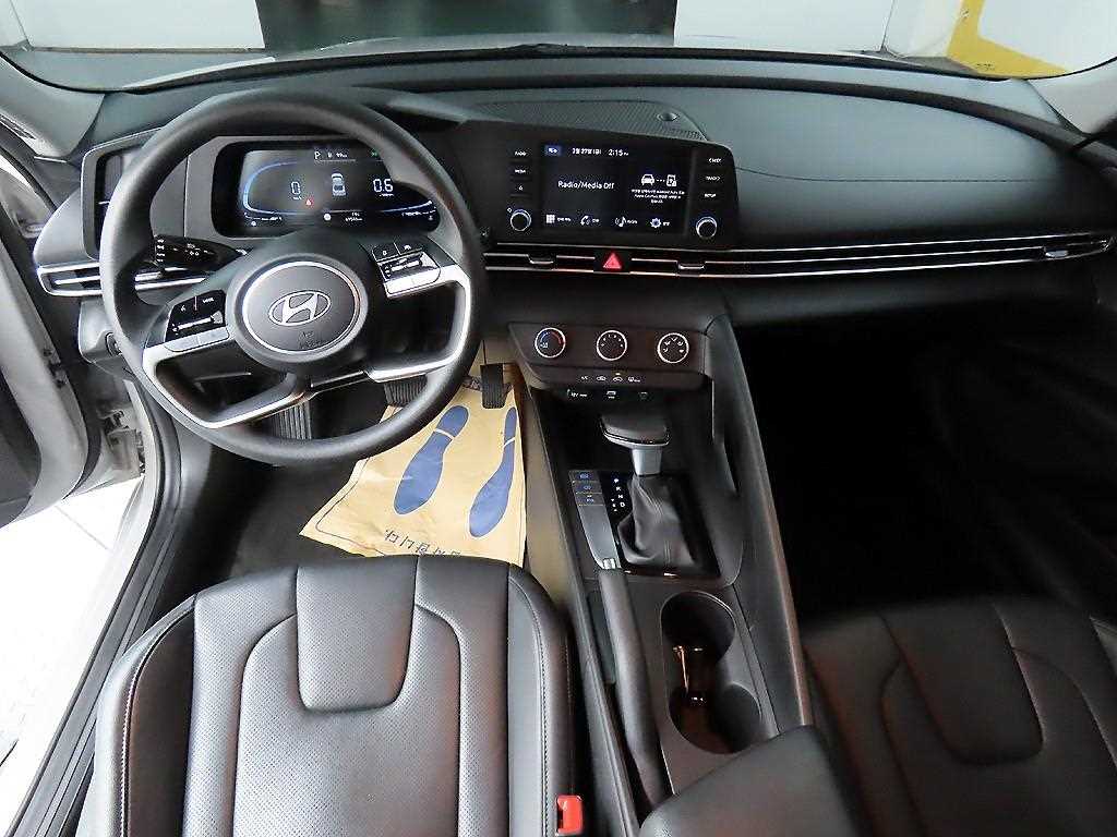 HYUNDAI Avante - Vista 7