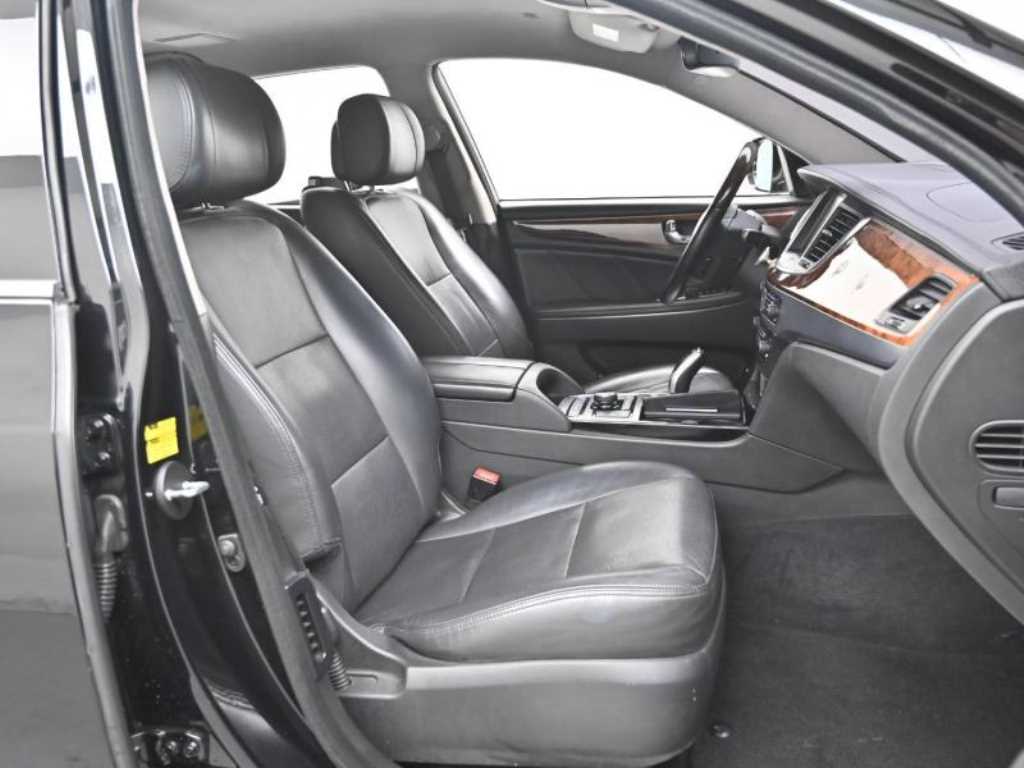 HYUNDAI Equus - Vista 10