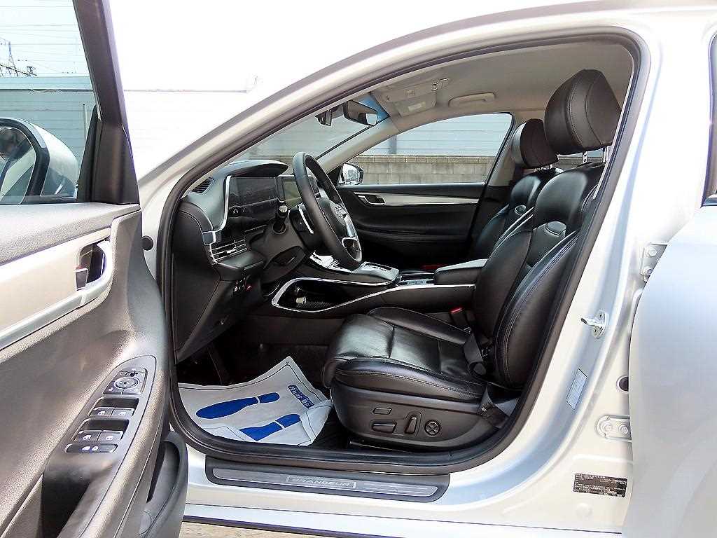 HYUNDAI Grandeur - Vista 5