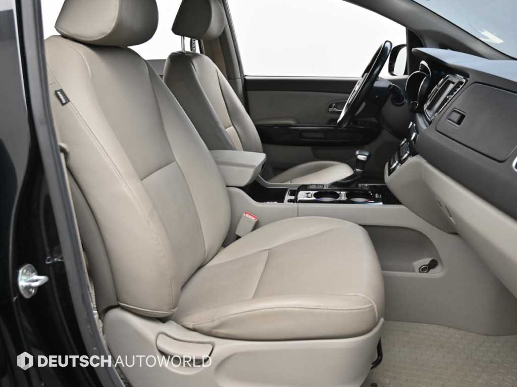 KIA Carnival - Vista 10