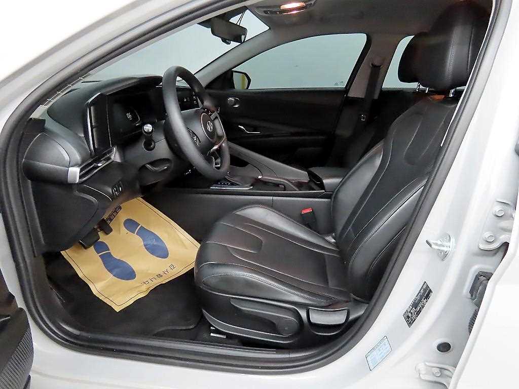 HYUNDAI Avante - Vista 5