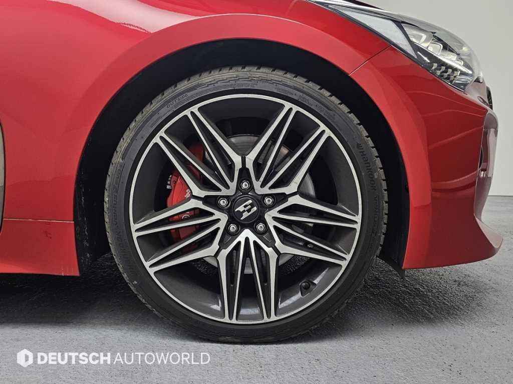 KIA Stinger - Vista 5