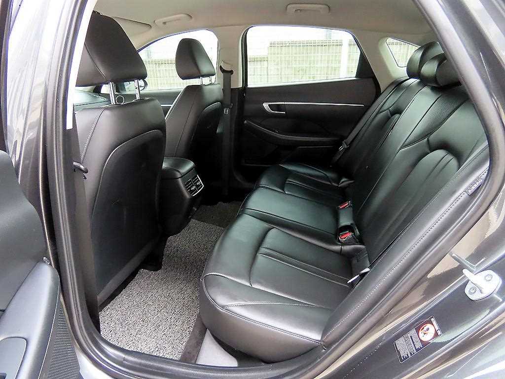 HYUNDAI Sonata - Vista 6