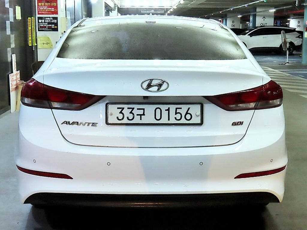 HYUNDAI Avante - Vista 5