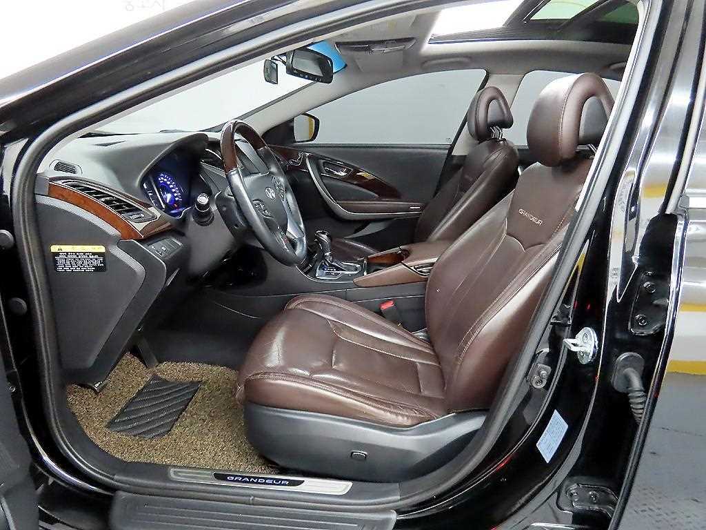 HYUNDAI Grandeur - Vista 5