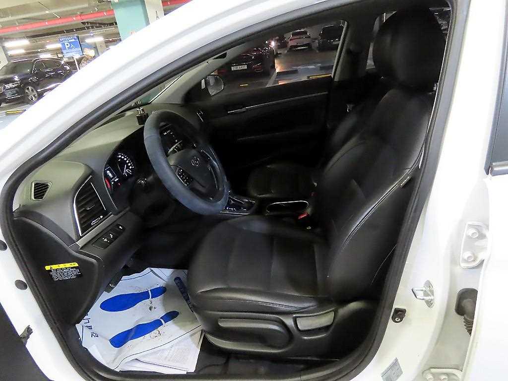 HYUNDAI Avante - Vista 6