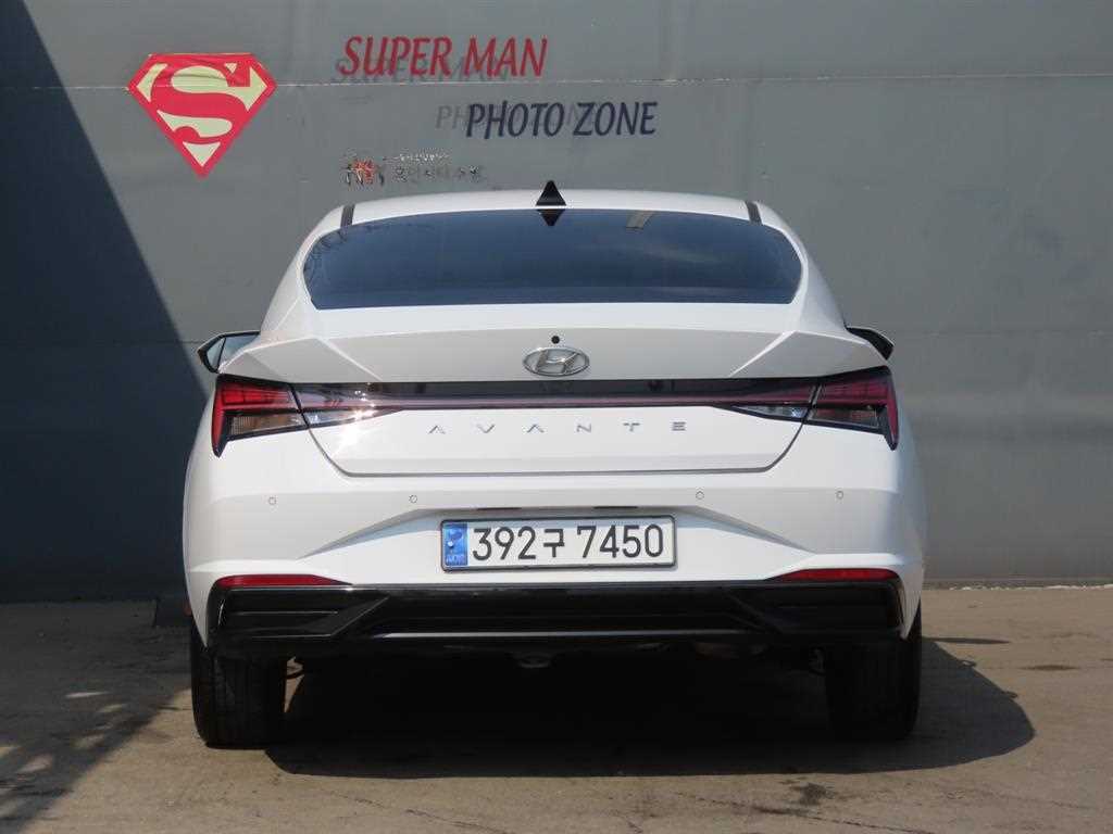 HYUNDAI Avante - Vista 4