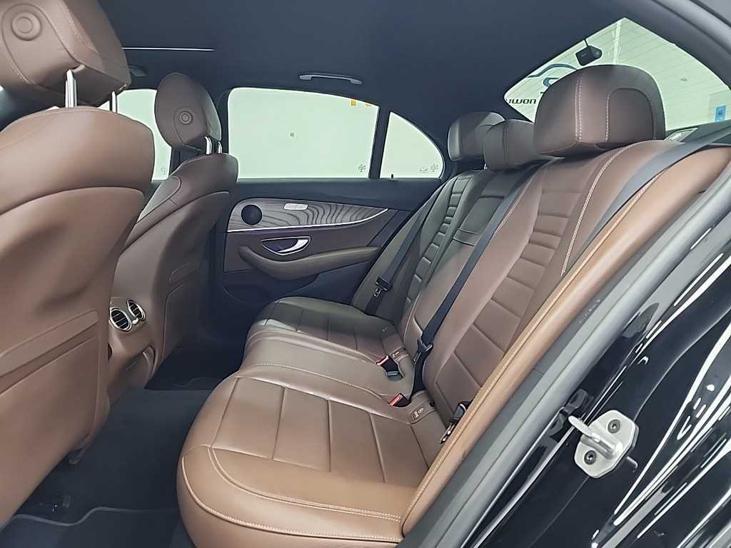 Mercedes Benz E class - Vista 12