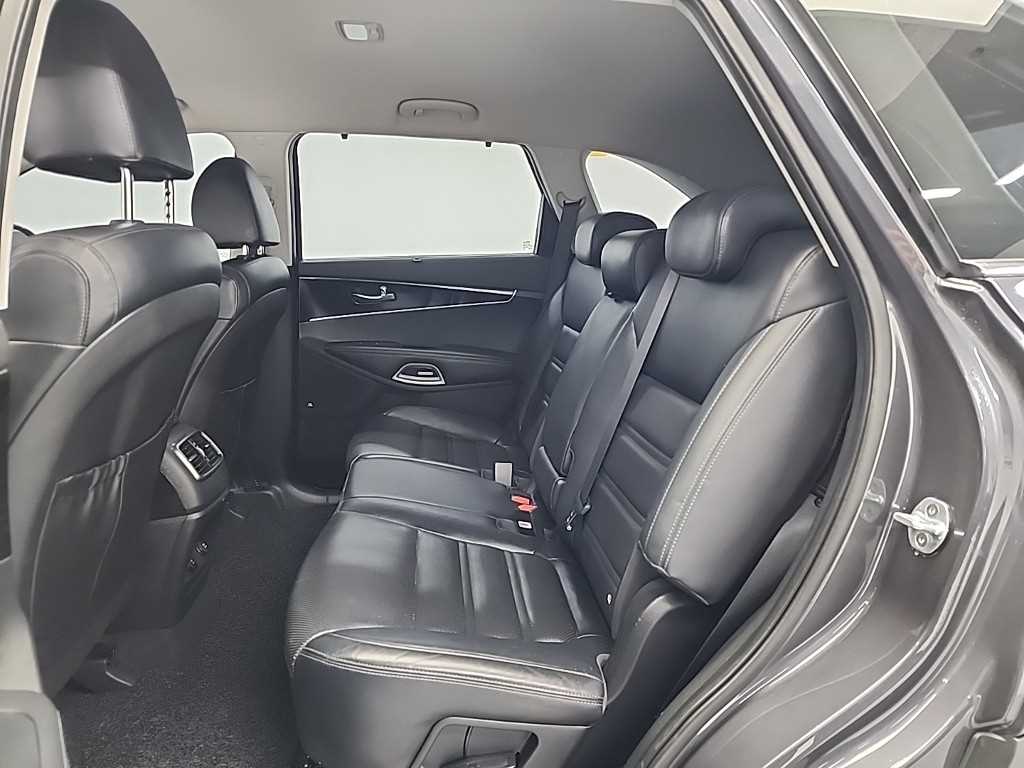 KIA Sorento - Vista 12