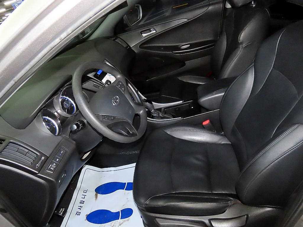 HYUNDAI Sonata - Vista 6