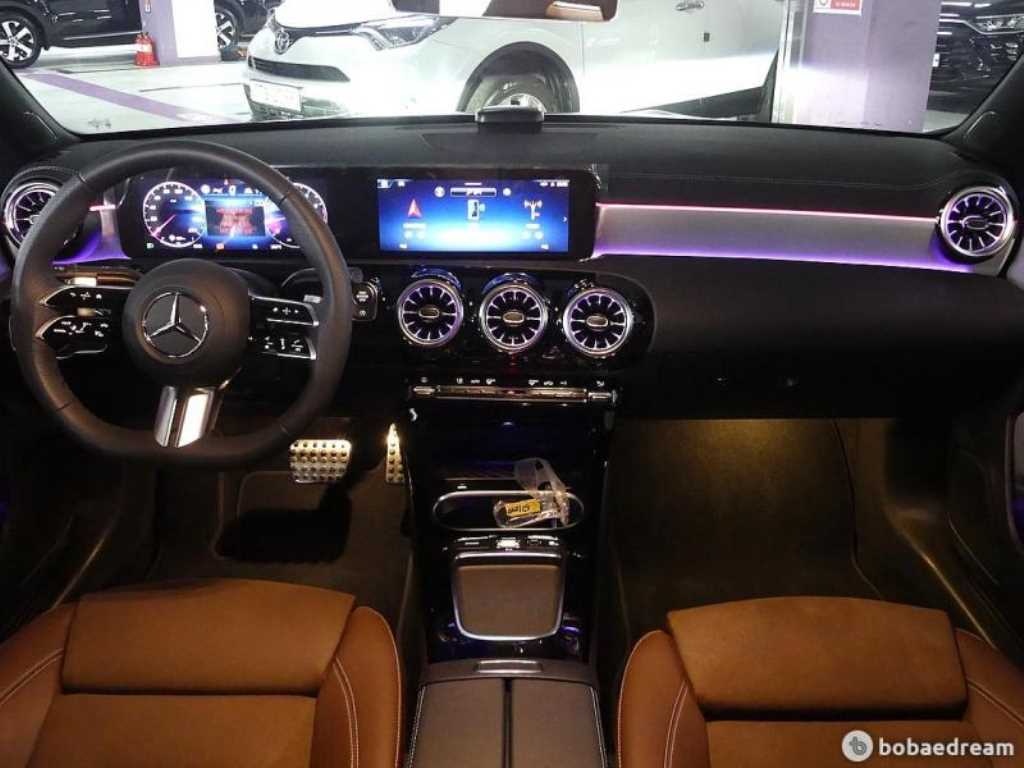 Mercedes Benz GLA Class - Vista 5