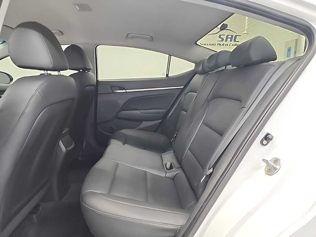 HYUNDAI Avante - Vista 12