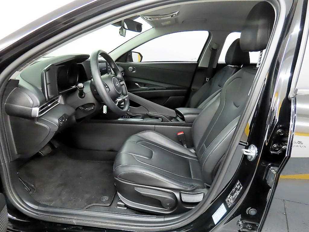 HYUNDAI Avante - Vista 5