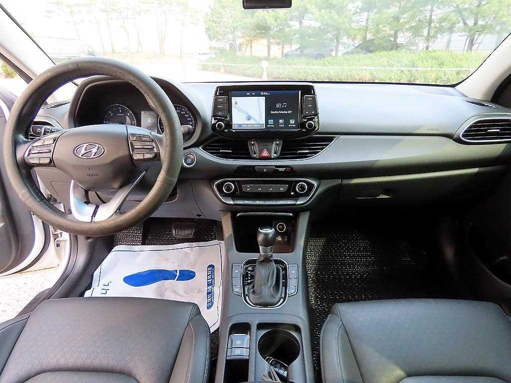 HYUNDAI i30 - Vista 7