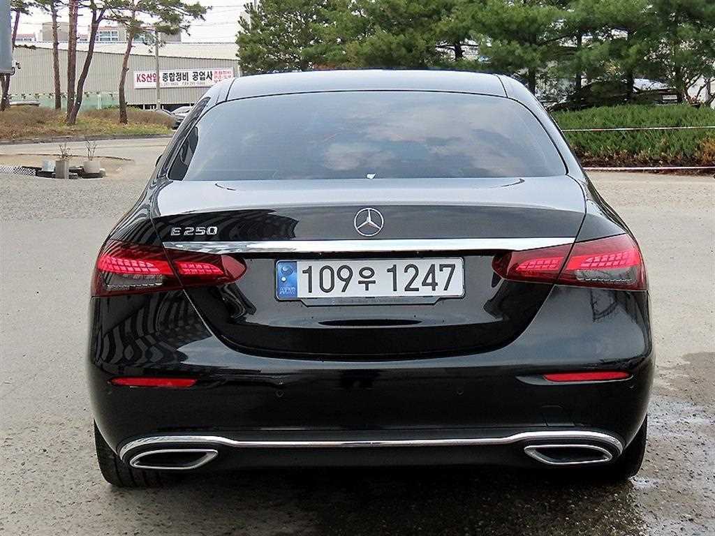 Mercedes Benz E class - Vista 4