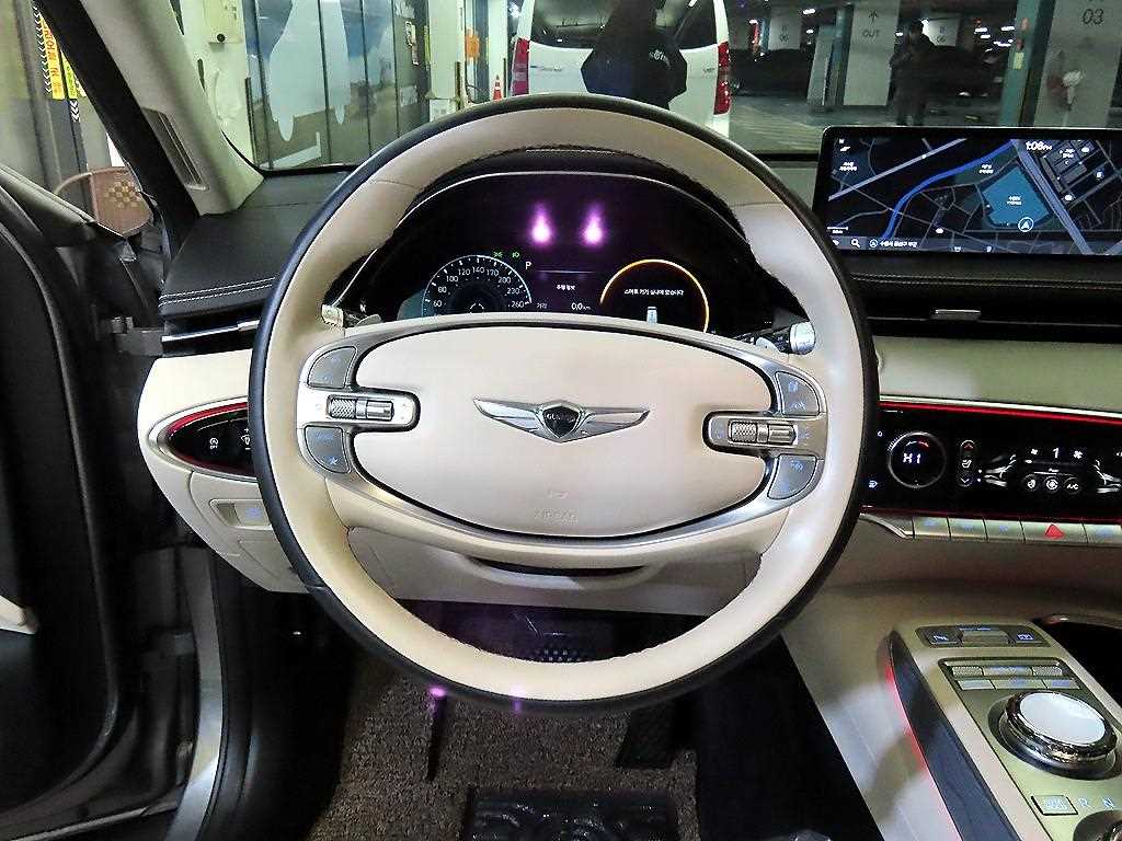 Genesis GV70 - Vista 8