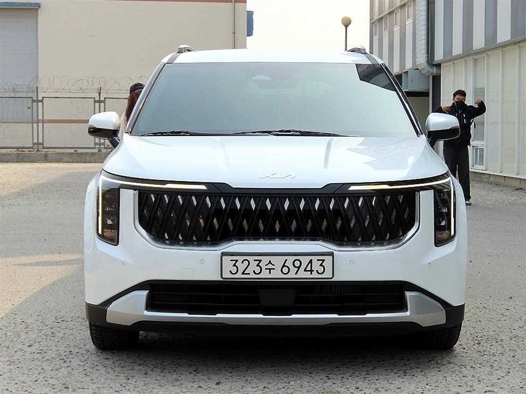 KIA Carnival 2024 Blanco - Importación desde Corea - HF Imports Iquique - Foto 1