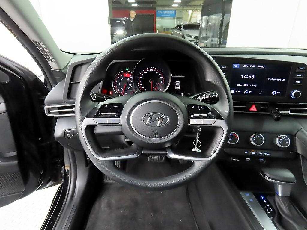 HYUNDAI Avante - Vista 9