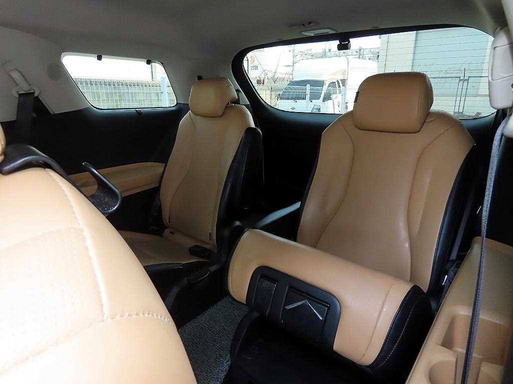 KIA Carnival - Vista 7