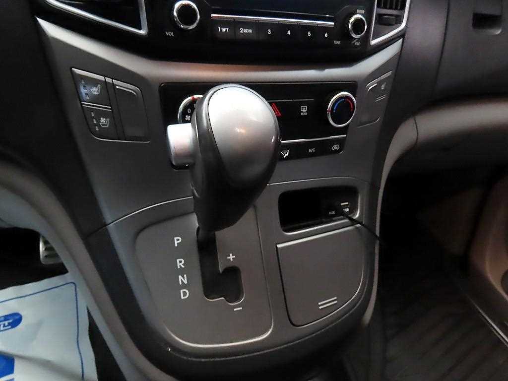 HYUNDAI Starex - Vista 11