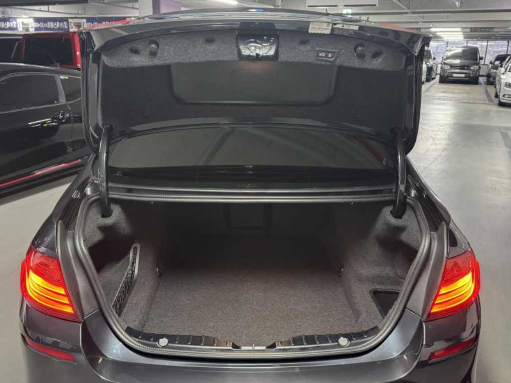 BMW 5 Series - Vista 5