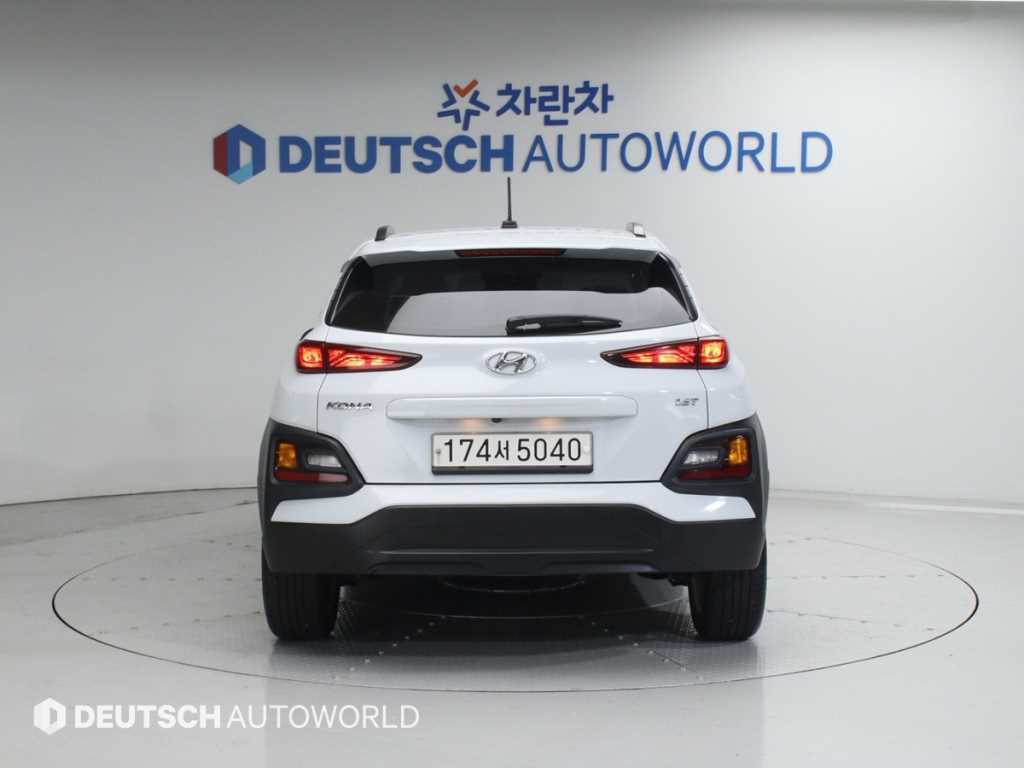 HYUNDAI Kona - Vista 4