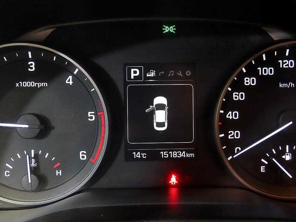 HYUNDAI Avante - Vista 9