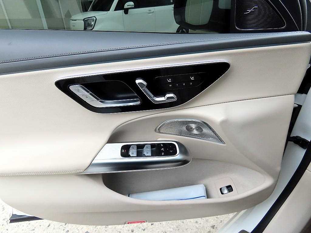 Mercedes Benz E class - Vista 12