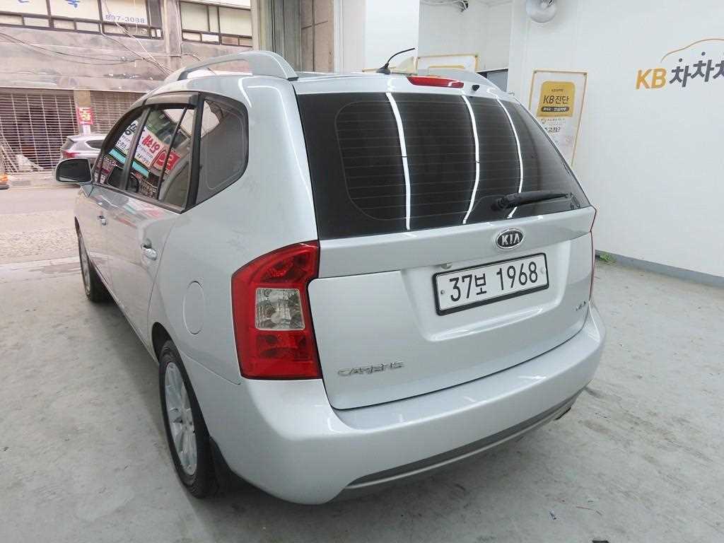 KIA Carens - Vista 4