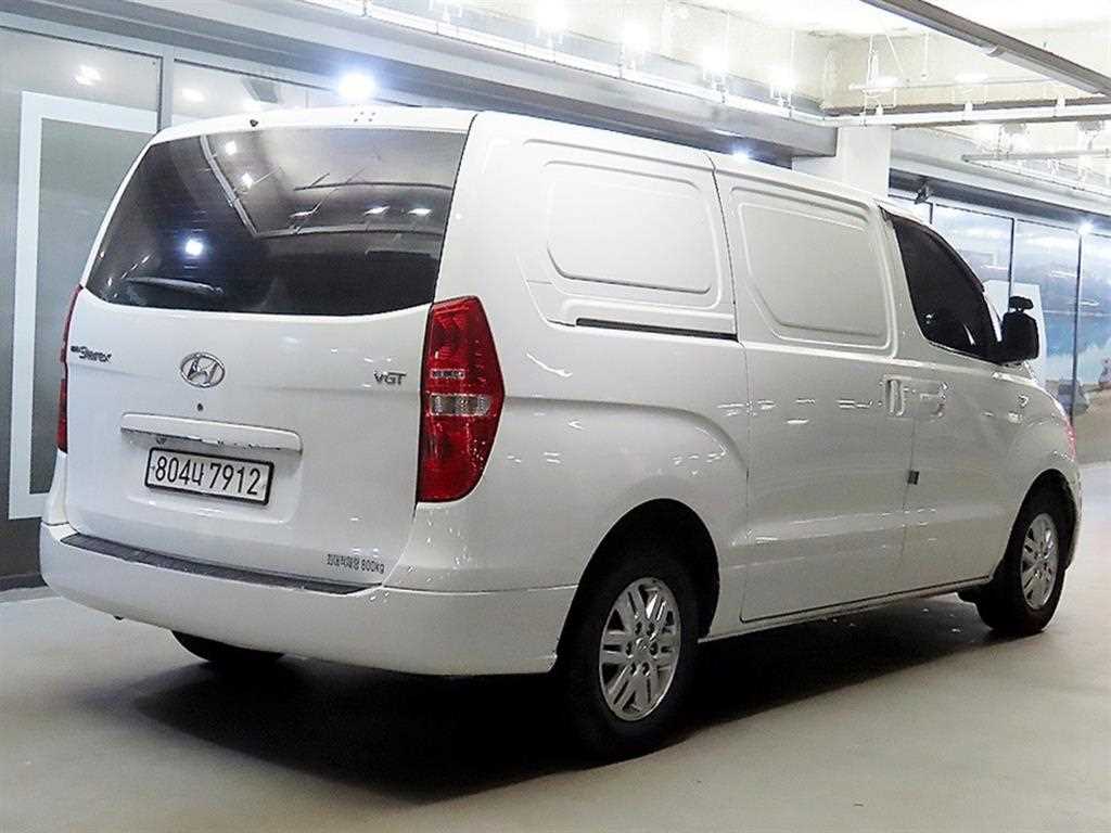 HYUNDAI Starex - Vista 4
