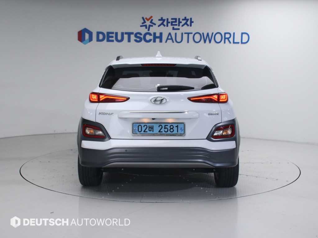 HYUNDAI Kona - Vista 4