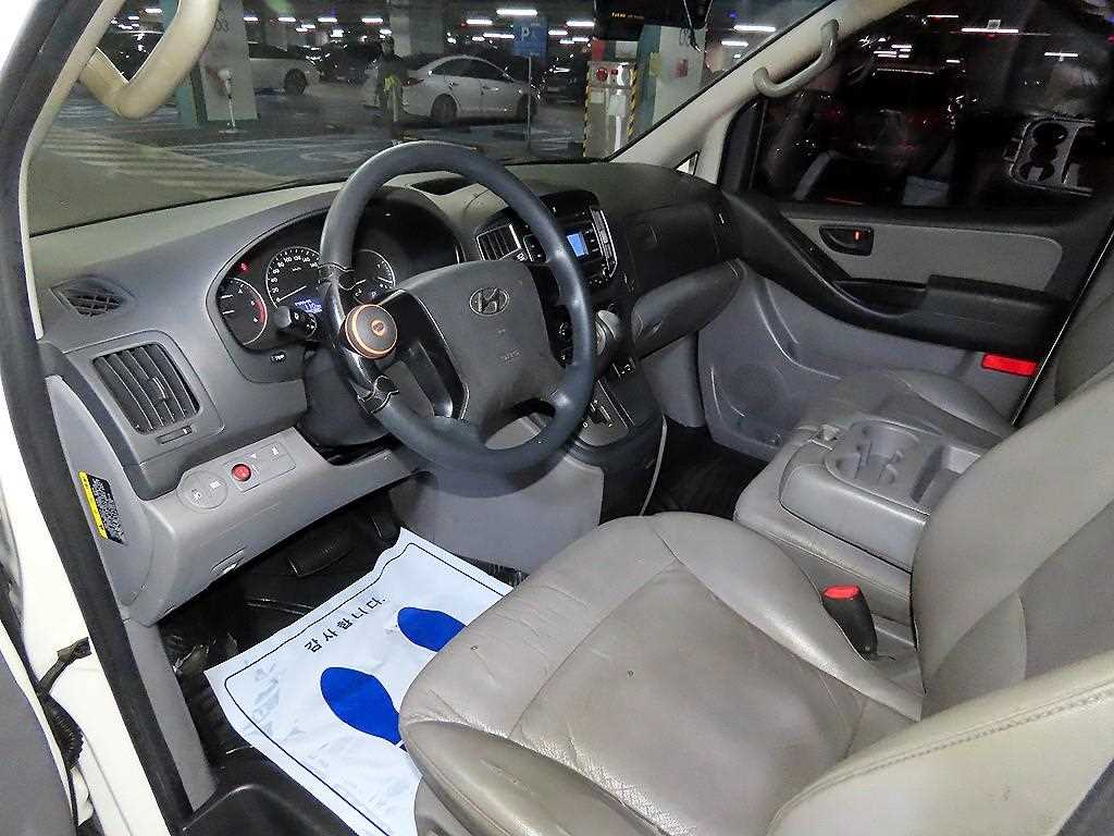 HYUNDAI Starex - Vista 9