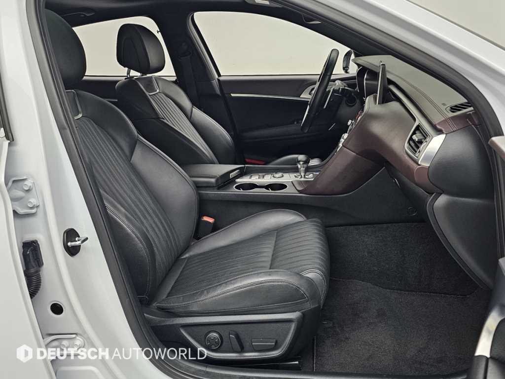 Genesis G70 - Vista 10