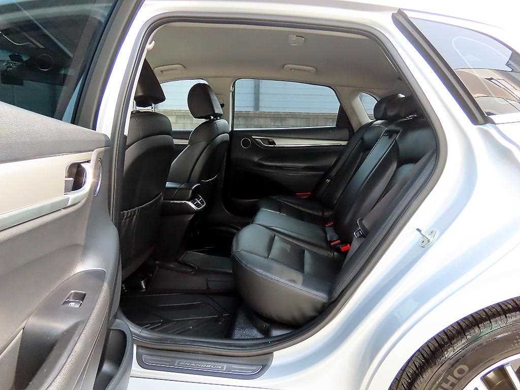 HYUNDAI Grandeur - Vista 6