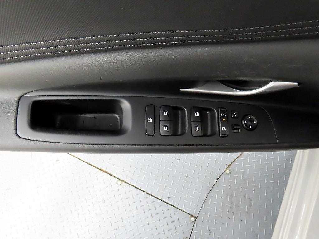 HYUNDAI Avante - Vista 11