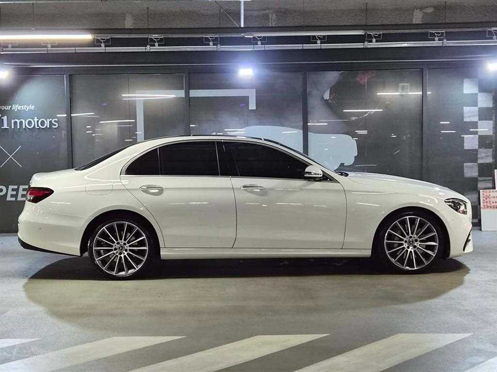 Mercedes Benz E class - Vista 3