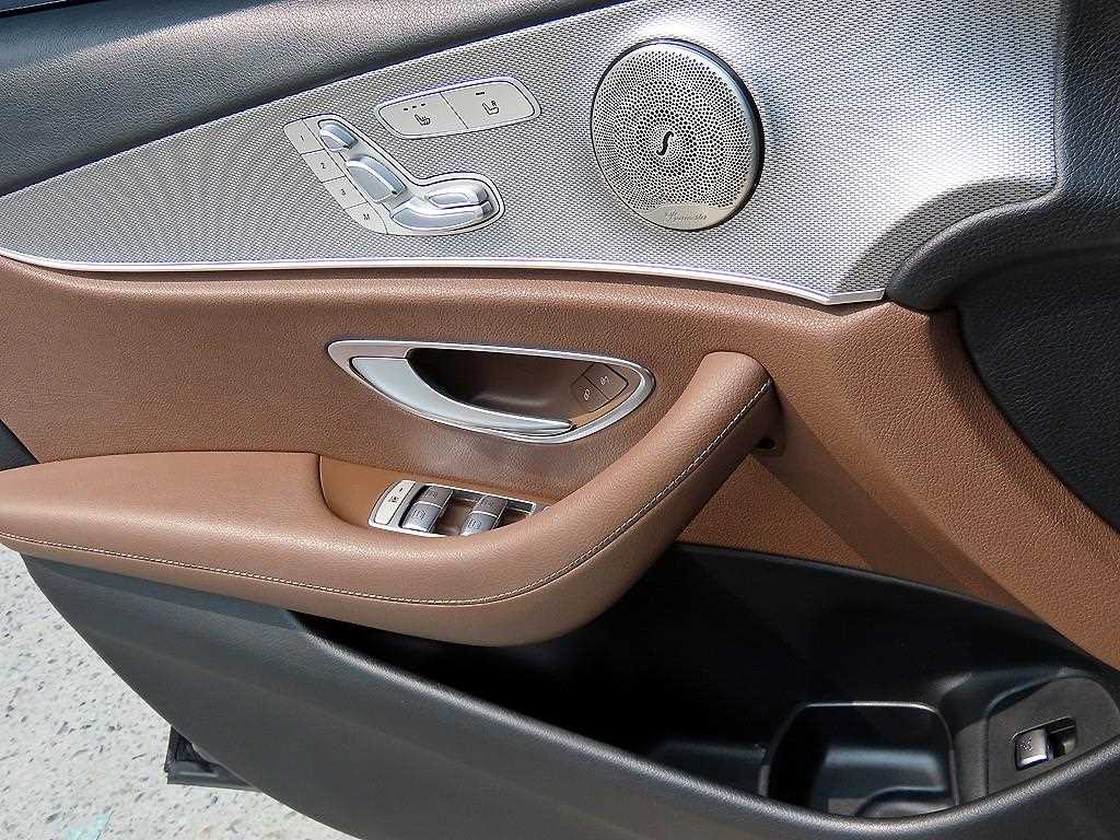 Mercedes Benz E class - Vista 11