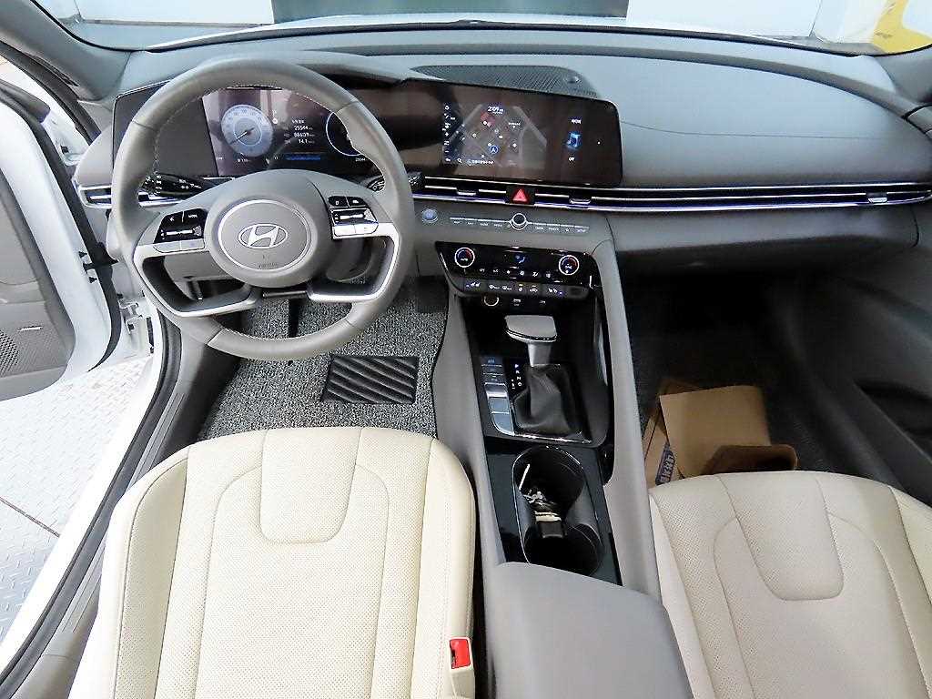 HYUNDAI Avante - Vista 7