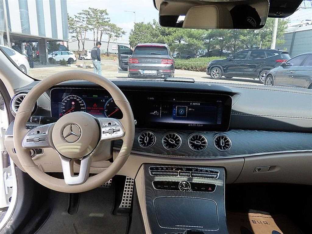 Mercedes Benz CLS Class - Vista 7