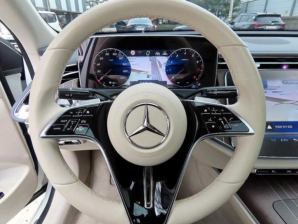 Mercedes Benz E class - Vista 8