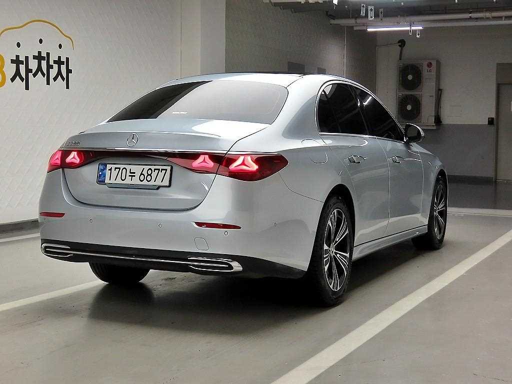 Mercedes Benz E class - Vista 4