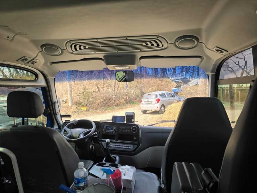 medium and large bus Hyundai bus - Vista 9