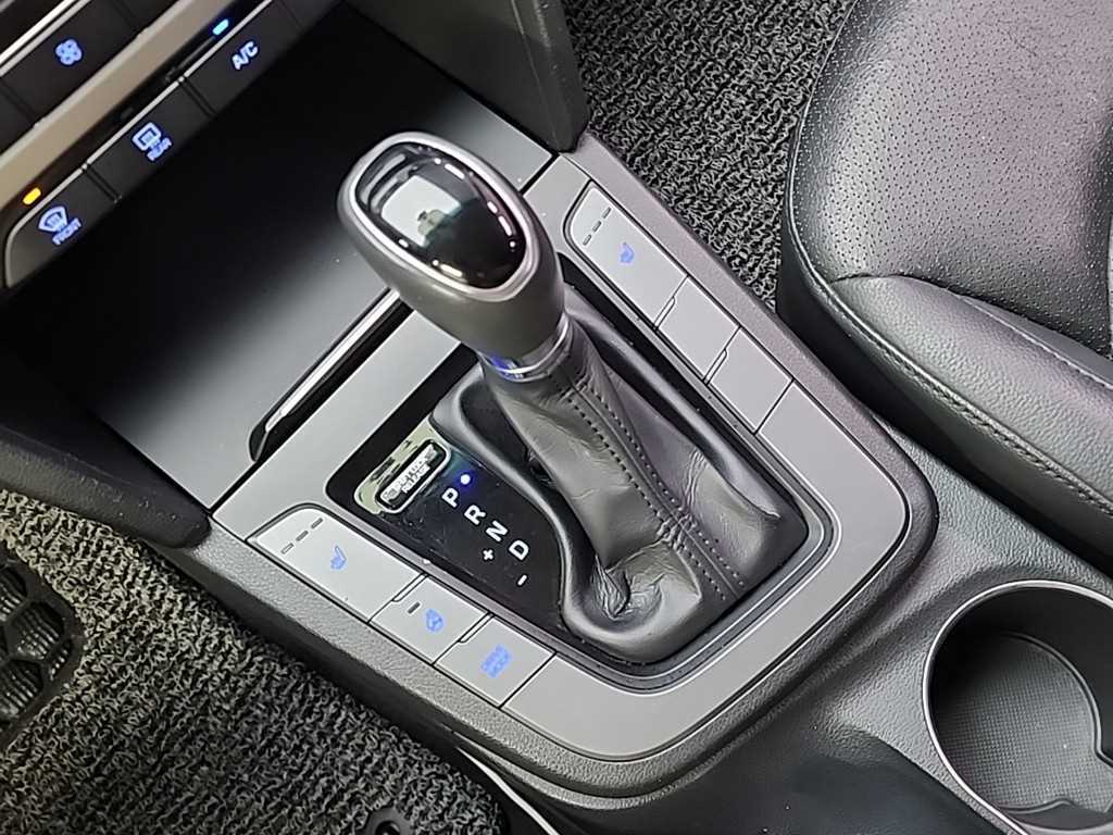 HYUNDAI Avante - Vista 8